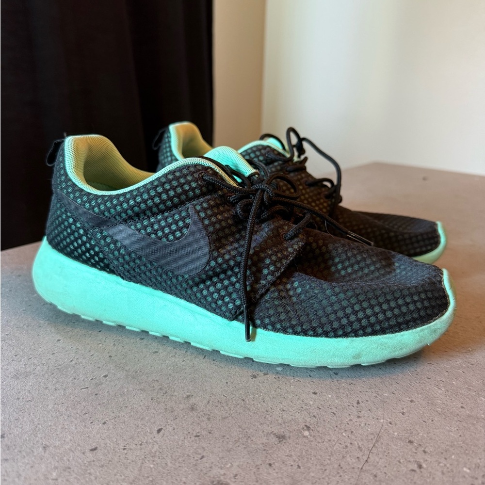 TEAL & BLACK NIKE SNEAKERS